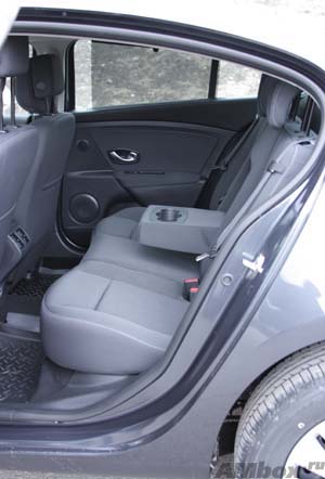 RenaultFluence2.0CVT(7).JPG